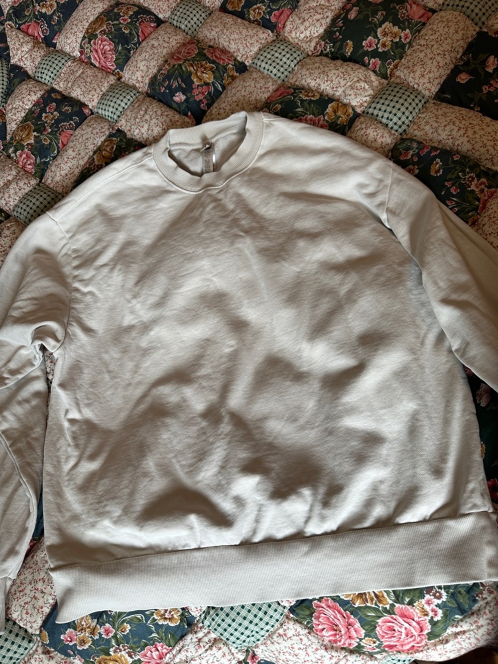 C—Plain Light Gray/beige Crewneck Sweatshirt